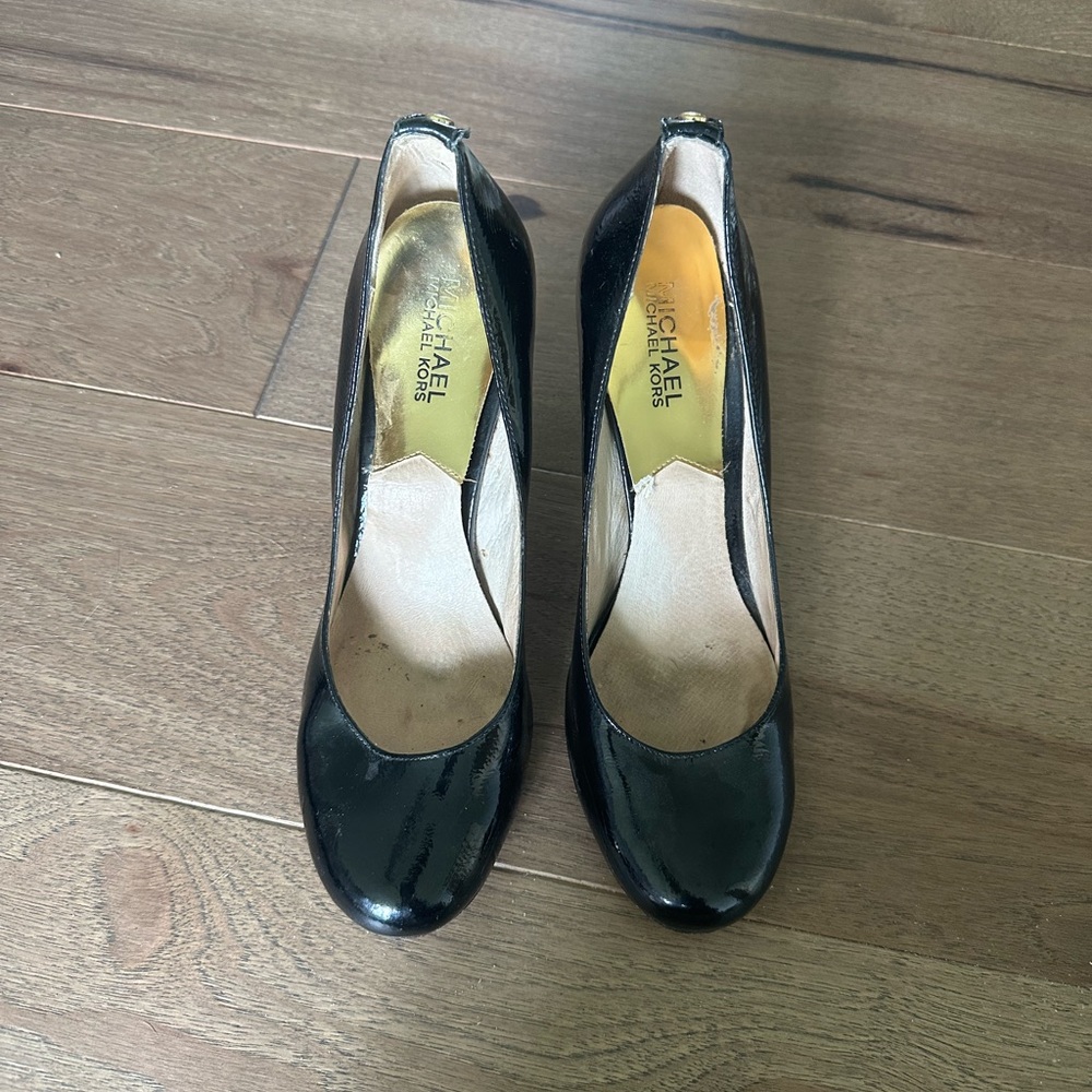 Michael Michael Kors black heels size 8